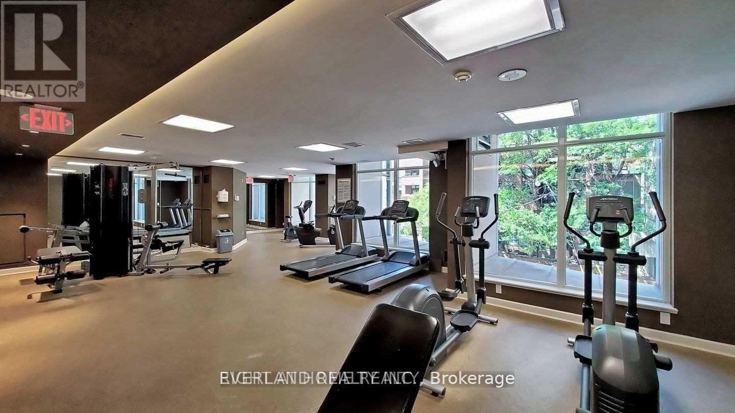 409 - 8 Scollard Street, Toronto, ON - Indoor Photo Showing Gym Room