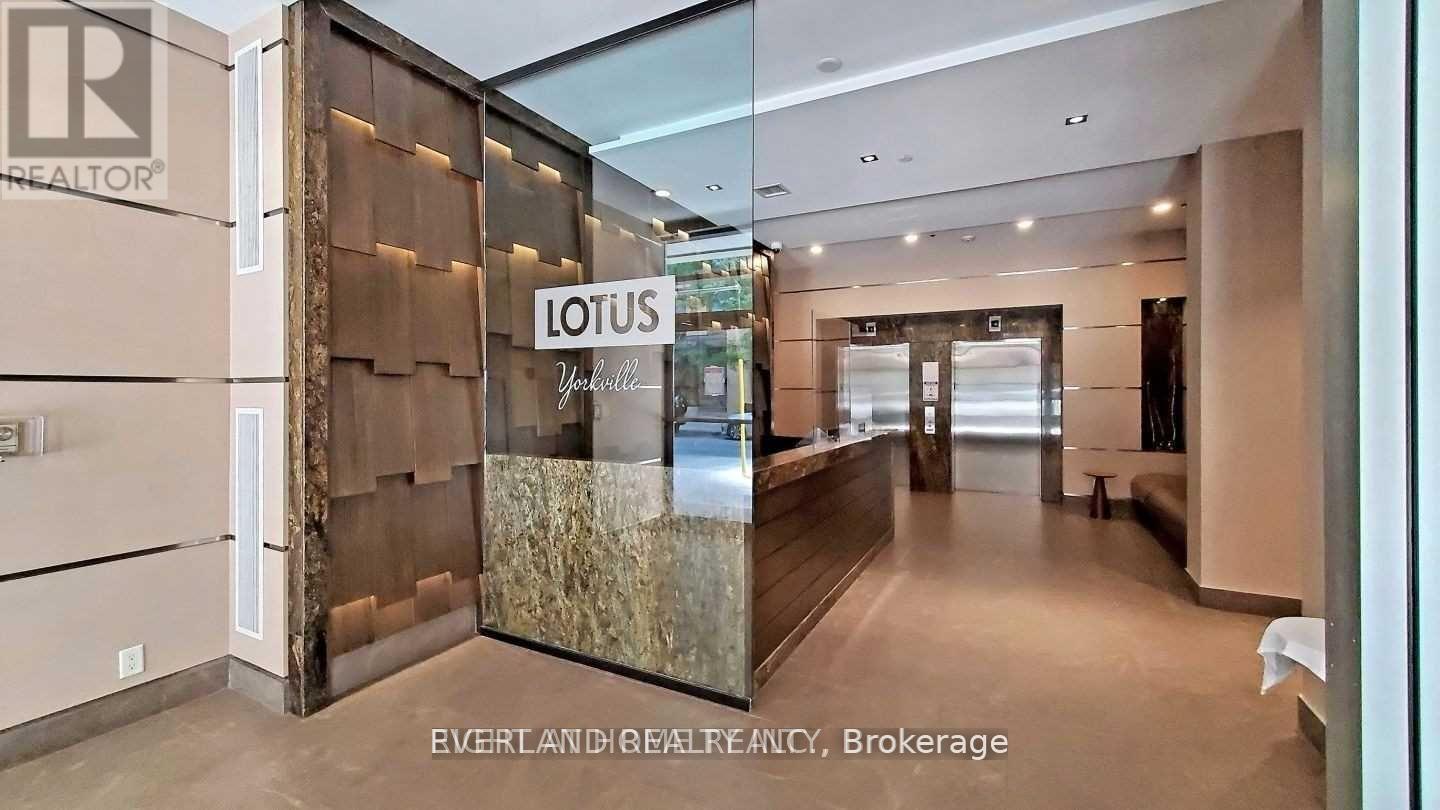 409 - 8 Scollard Street, Toronto, ON - Indoor Photo Showing Other Room