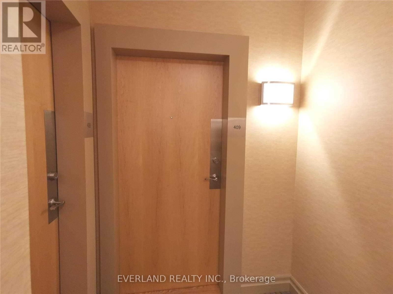 409 - 8 Scollard Street, Toronto, ON - Indoor Photo Showing Other Room