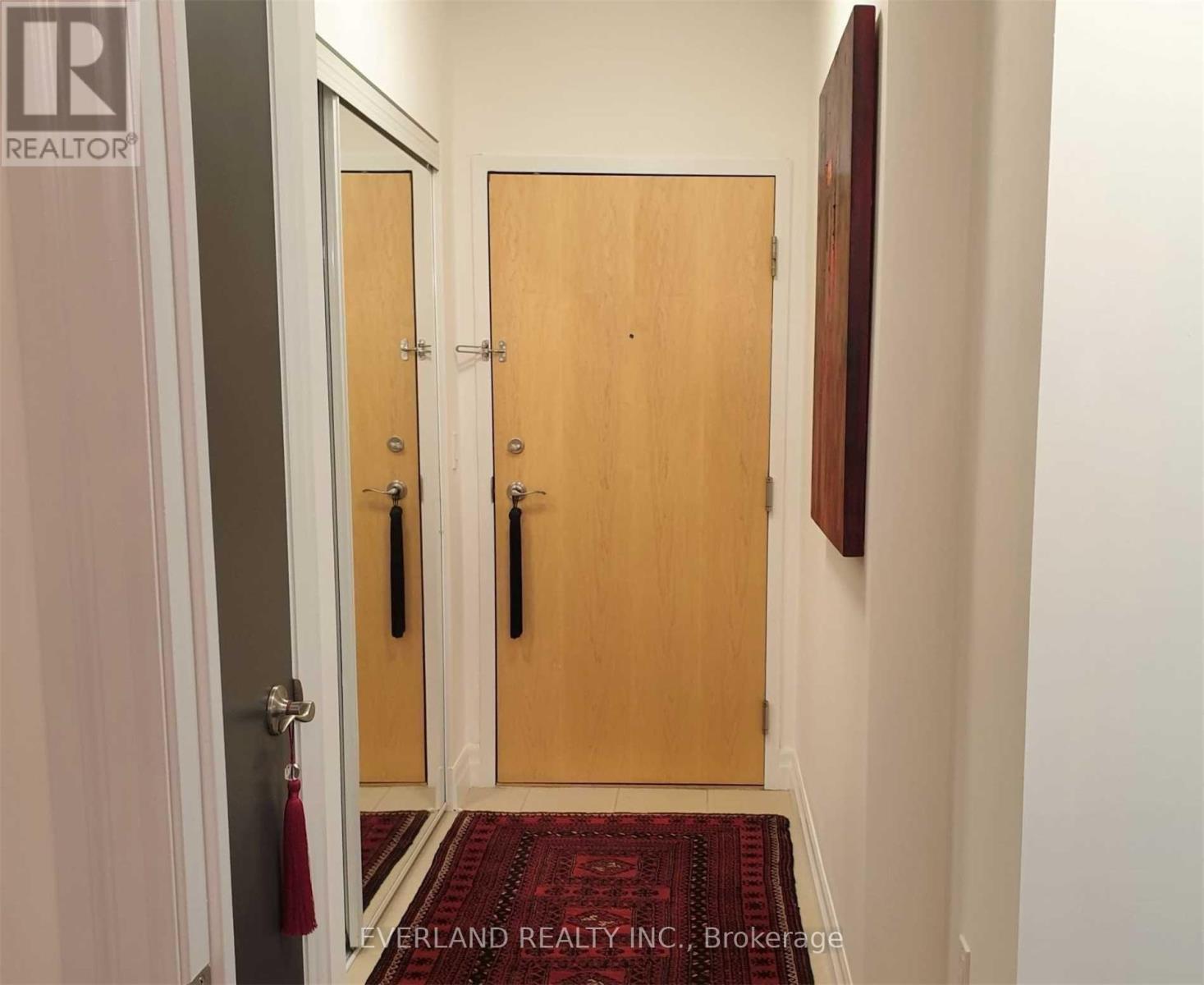 409 - 8 Scollard Street, Toronto, ON - Indoor Photo Showing Other Room