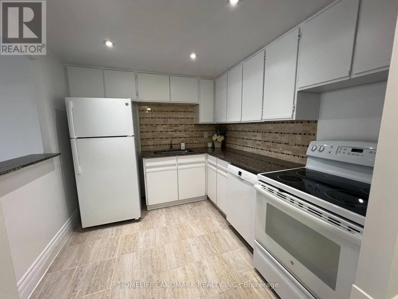 407 - 10 Dean Park Road, Toronto, ON - Indoor Photo Showing Kitchen