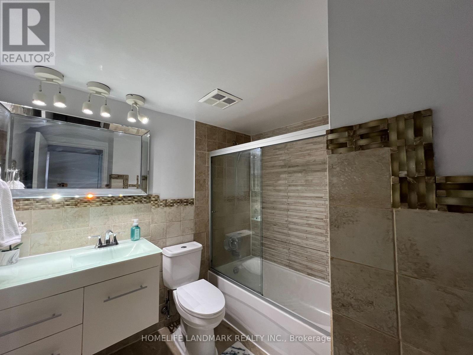 407 - 10 Dean Park Road, Toronto, ON - Indoor Photo Showing Bathroom