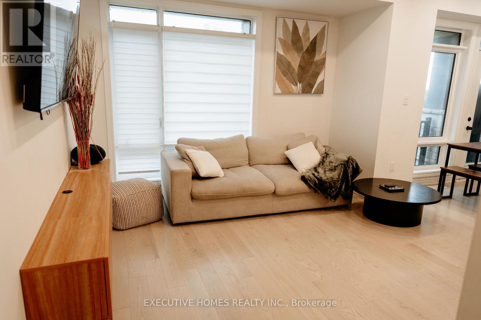 51 - 402 Salem Road, Ajax, ON - Indoor Photo Showing Living Room
