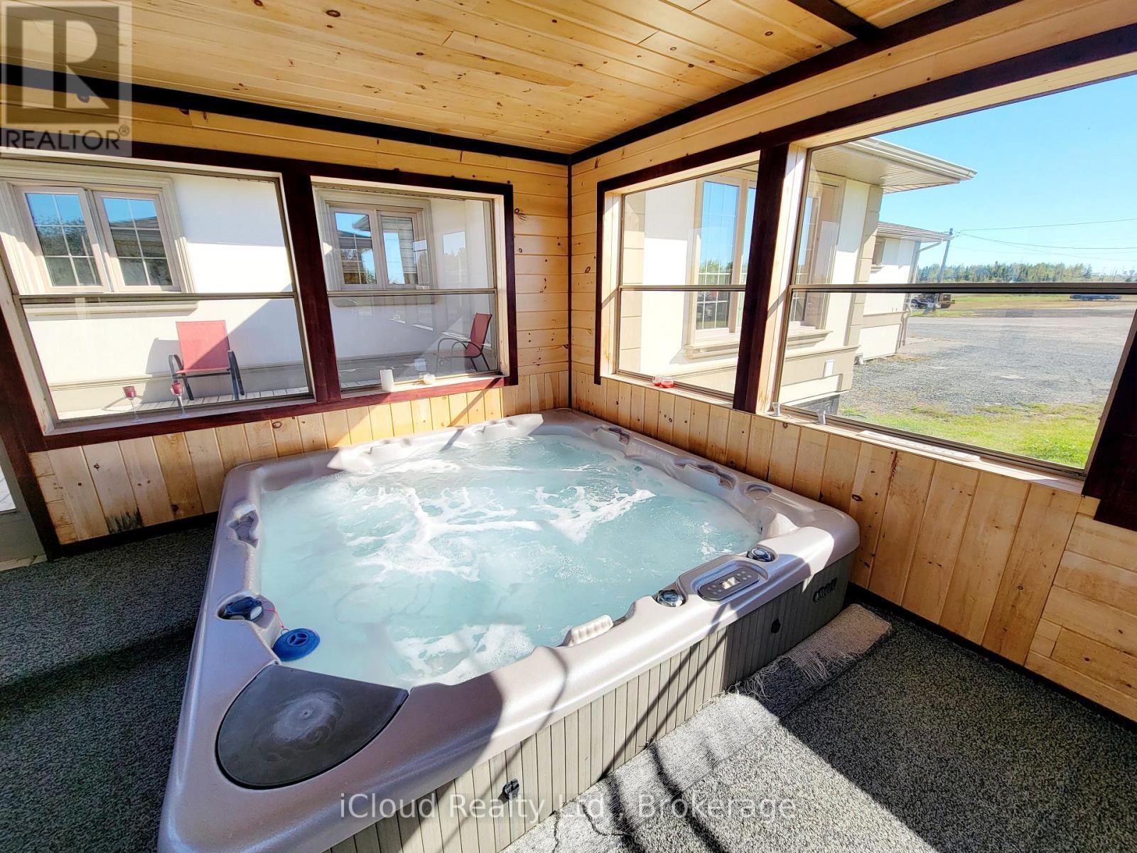 364 Hwy 11 W, Cochrane, ON