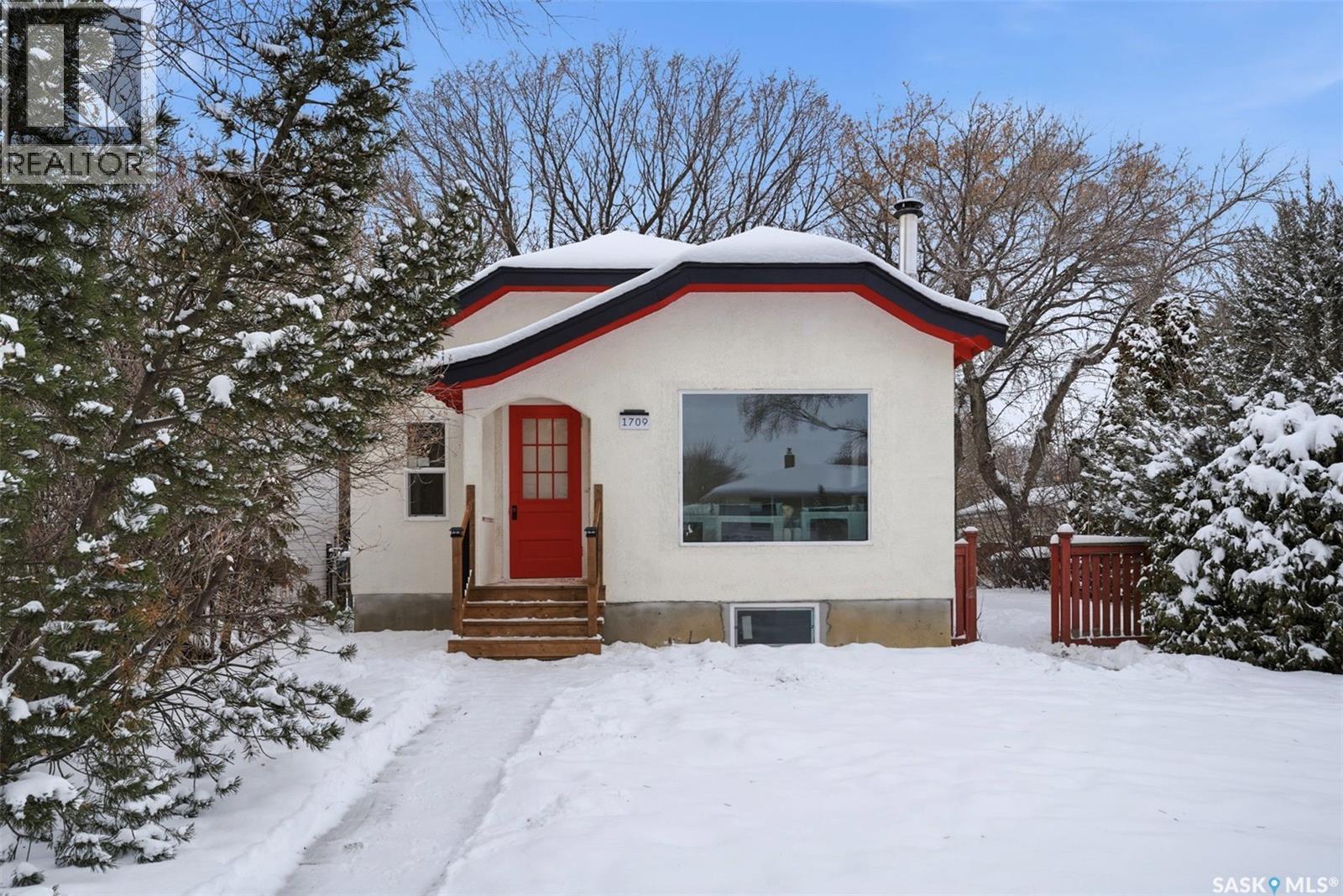 1709 E Avenue N, Saskatoon, SK - Outdoor