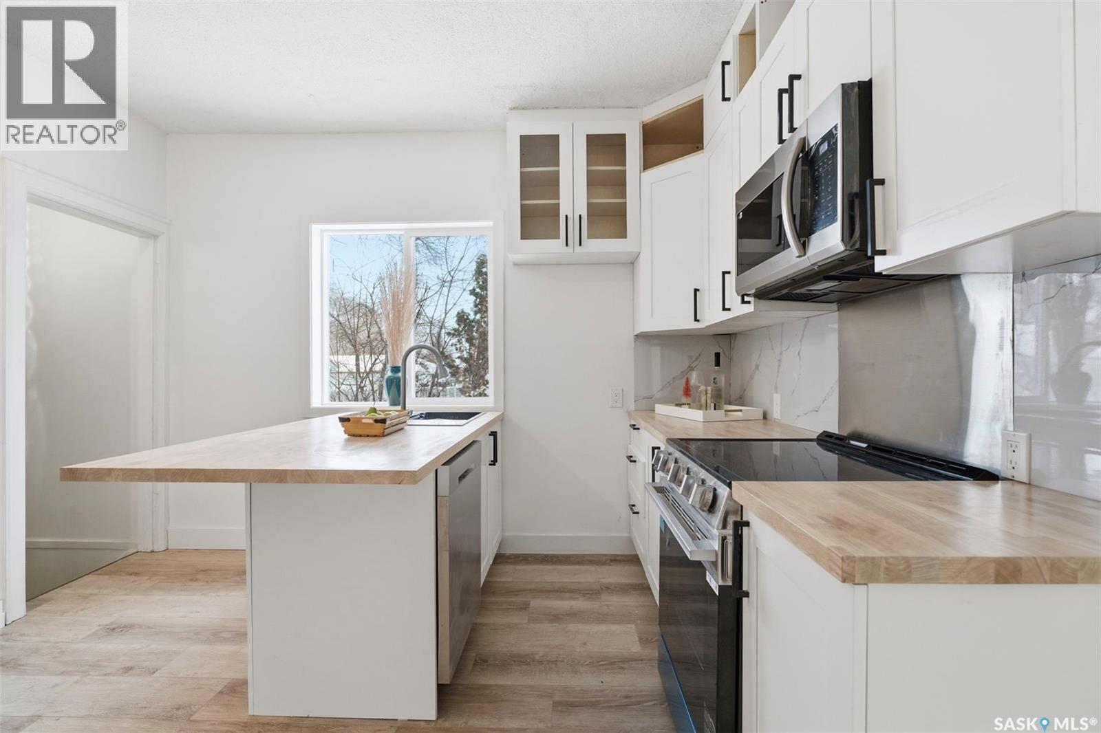 1709 E Avenue N, Saskatoon, SK - Indoor Photo Showing Kitchen