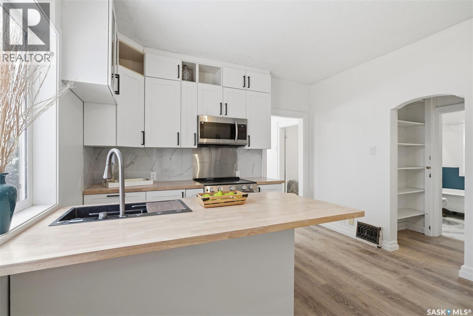 1709 E Avenue N, Saskatoon, SK - Indoor Photo Showing Kitchen