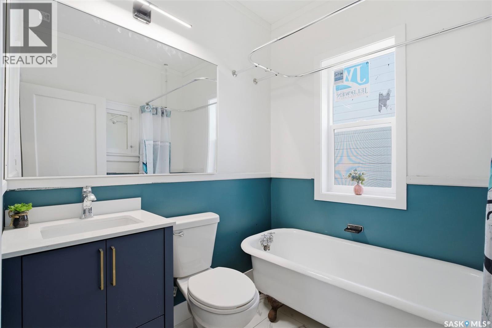 1709 E Avenue N, Saskatoon, SK - Indoor Photo Showing Bathroom