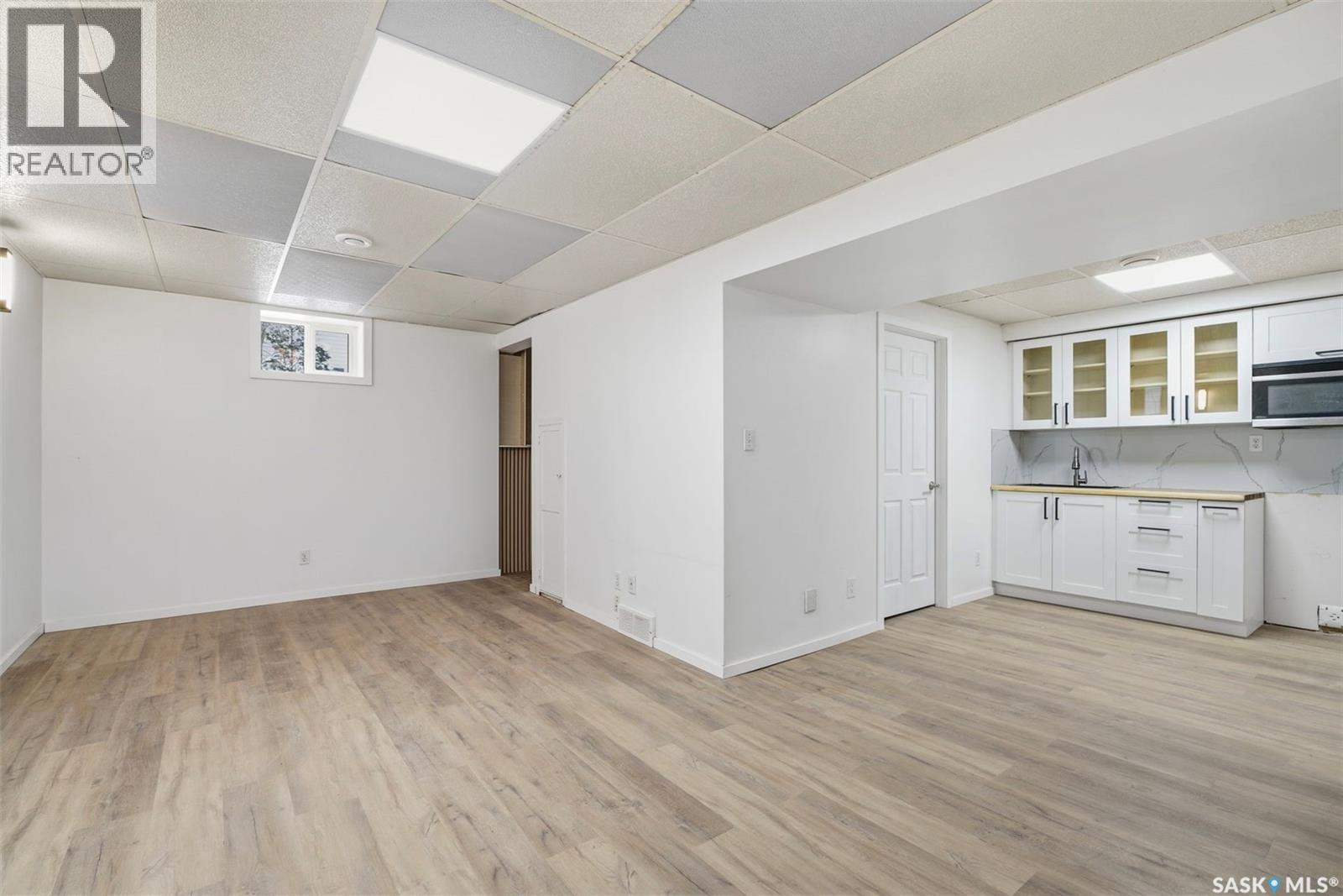 1709 E Avenue N, Saskatoon, SK - Indoor