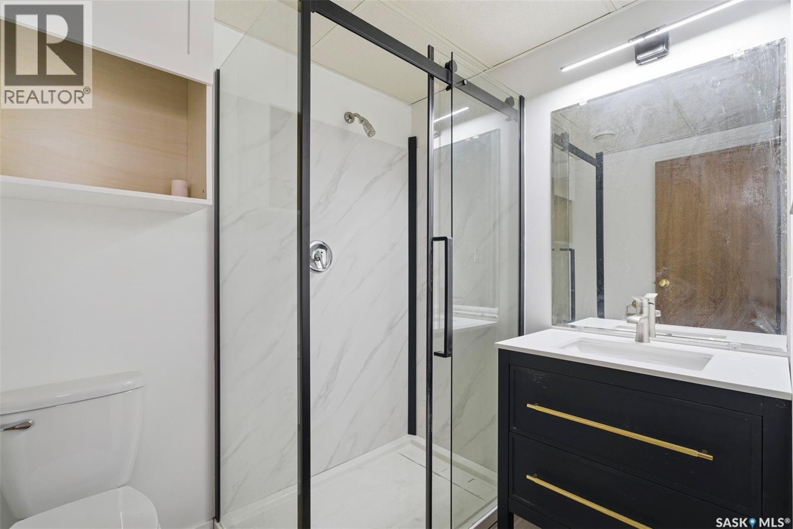 1709 E Avenue N, Saskatoon, SK - Indoor Photo Showing Bathroom