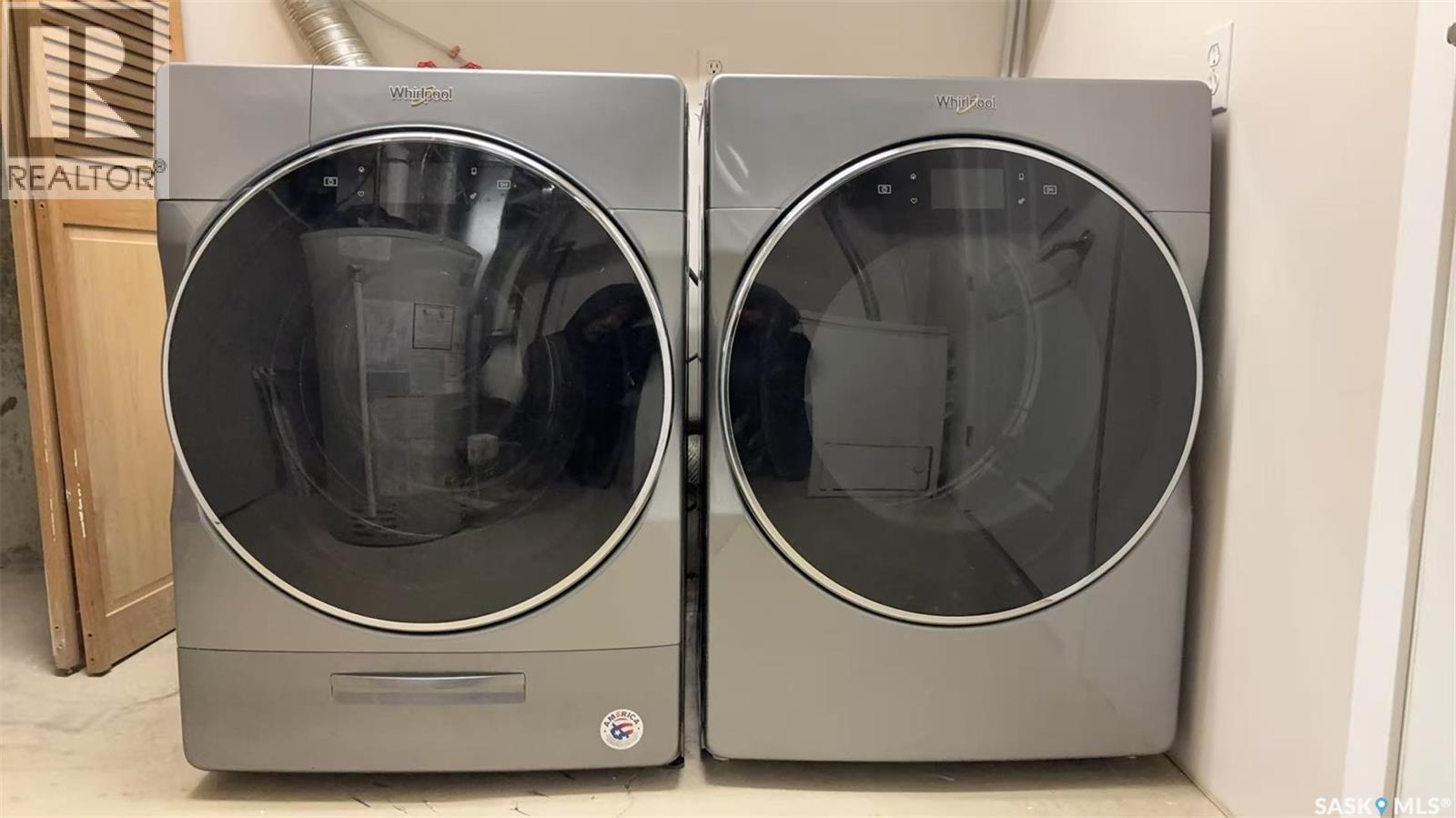 1709 E Avenue N, Saskatoon, SK - Indoor Photo Showing Laundry Room