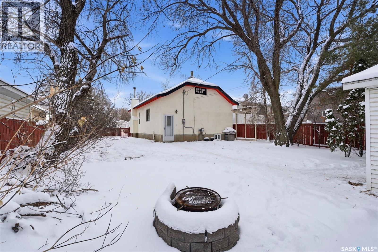 1709 E Avenue N, Saskatoon, SK - Outdoor