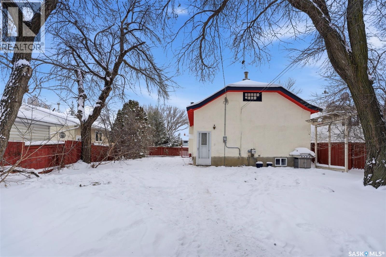 1709 E Avenue N, Saskatoon, SK - Outdoor