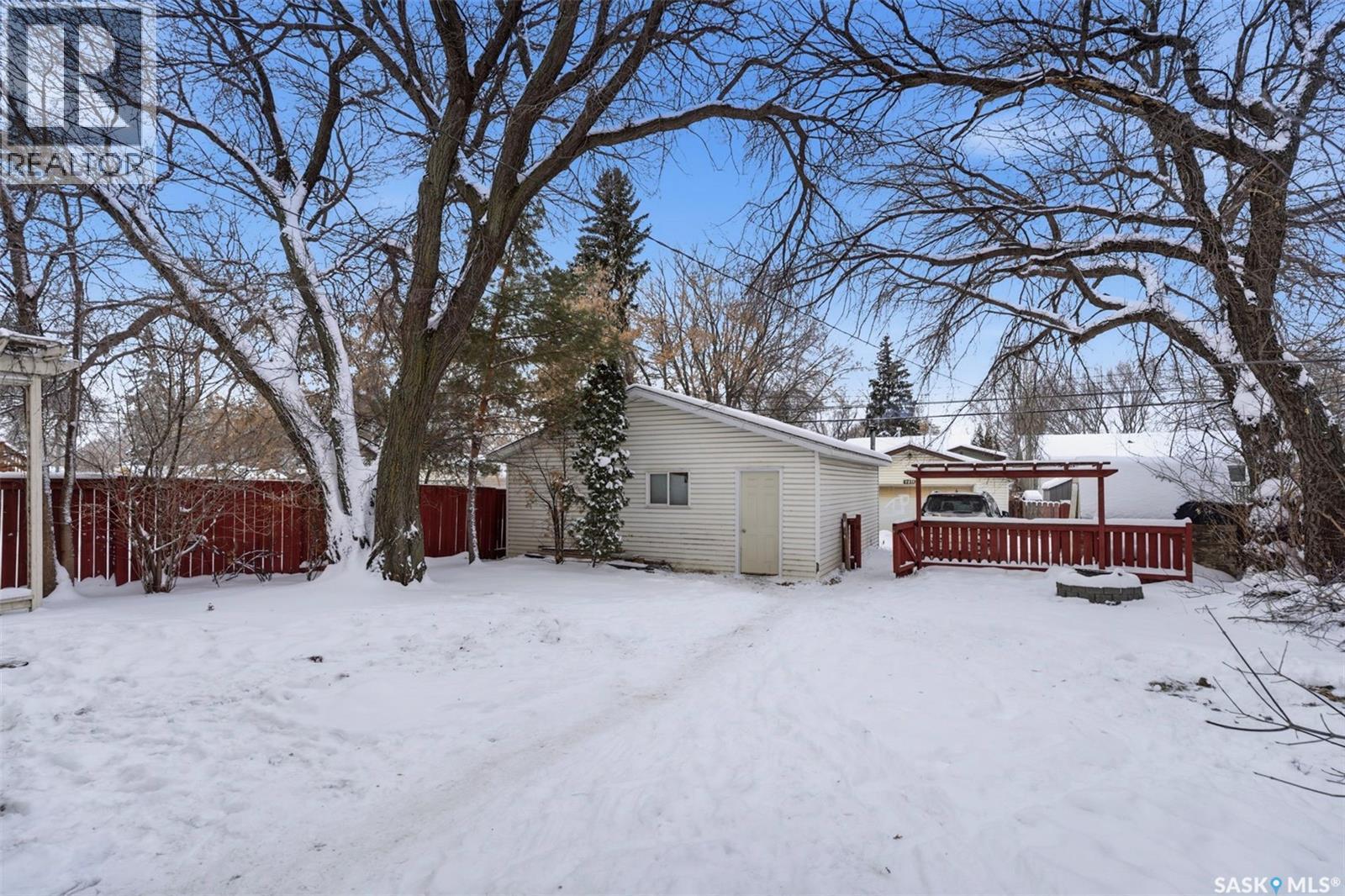 1709 E Avenue N, Saskatoon, SK - Outdoor