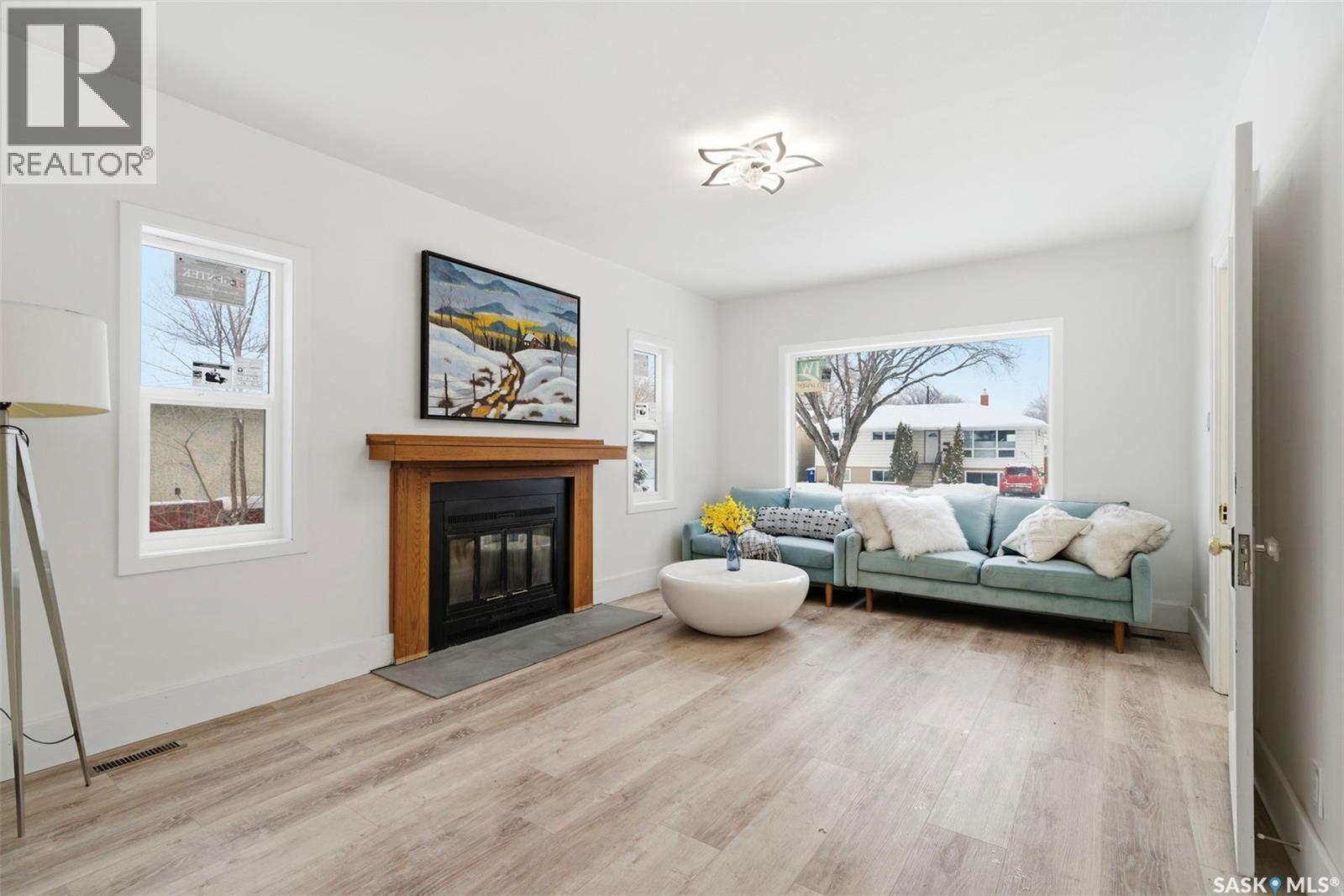 1709 E Avenue N, Saskatoon, SK - Indoor Photo Showing Living Room With Fireplace