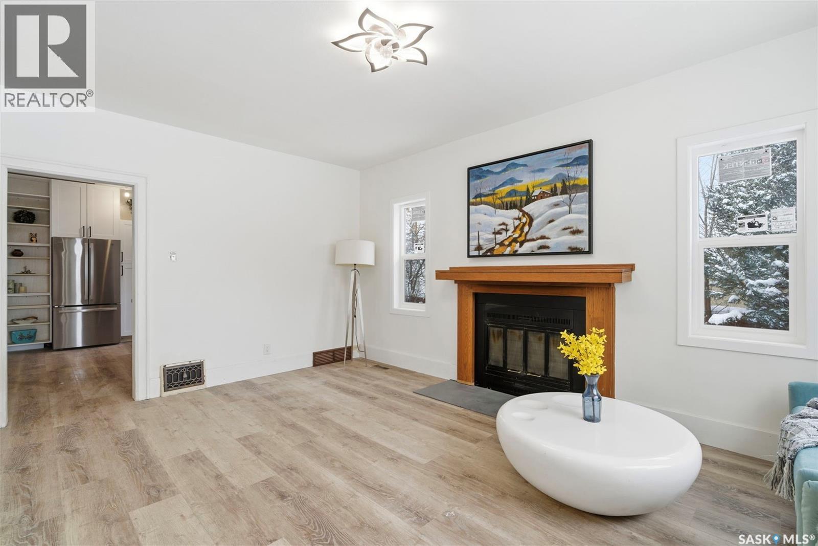 1709 E Avenue N, Saskatoon, SK - Indoor Photo Showing Living Room With Fireplace