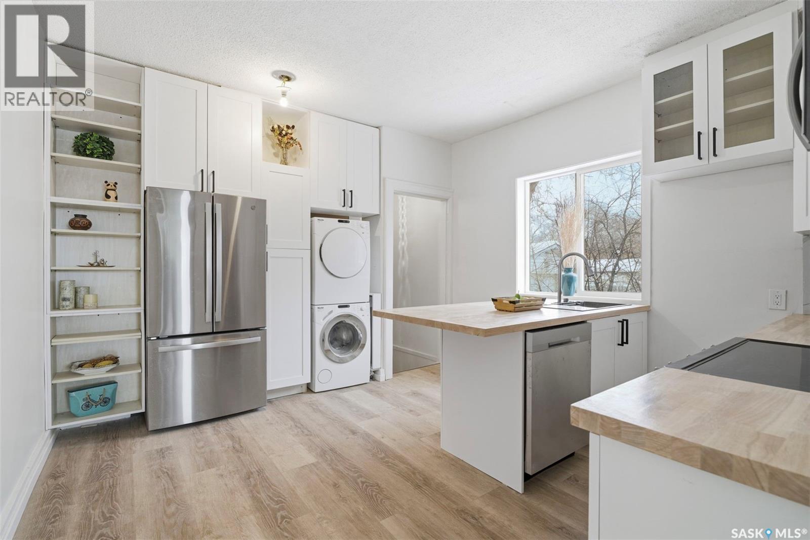 1709 E Avenue N, Saskatoon, SK - Indoor Photo Showing Kitchen