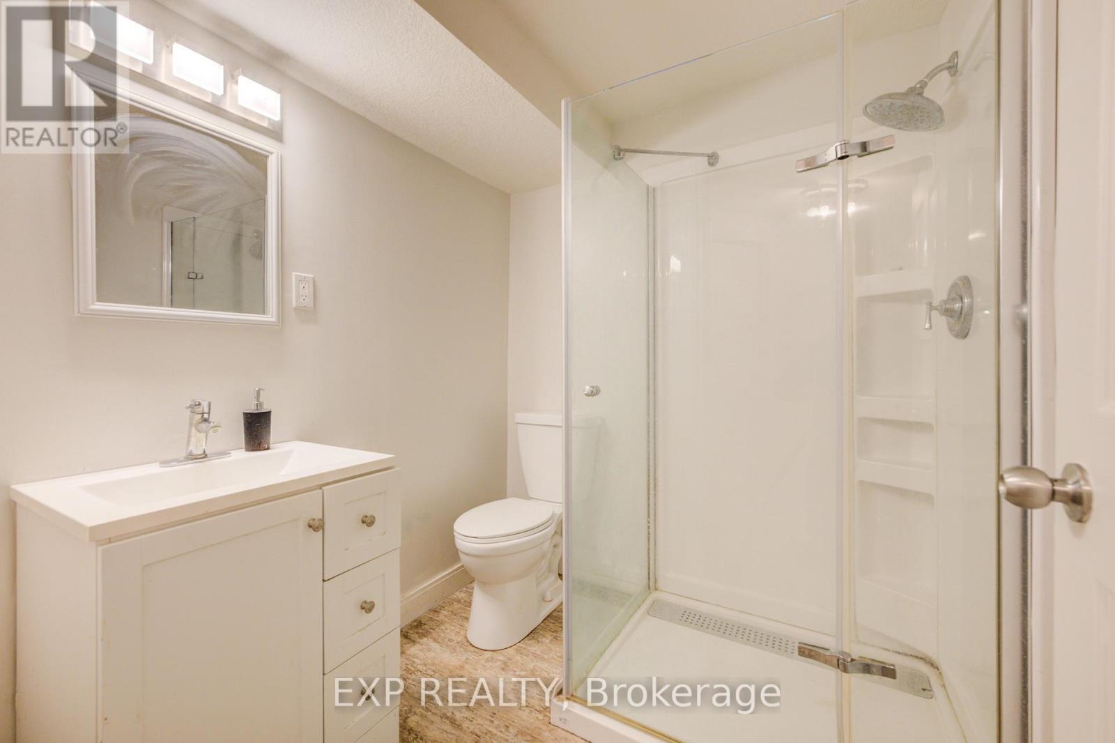 112 - 302 College Avenue W, Guelph, ON - Indoor Photo Showing Bathroom