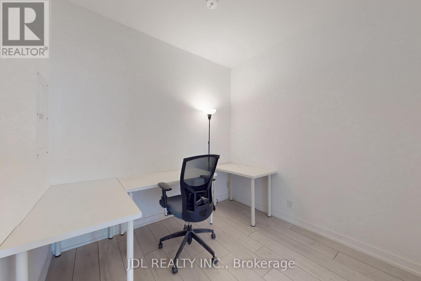 1105 - 905 Portage Parkway, Vaughan, ON - Indoor
