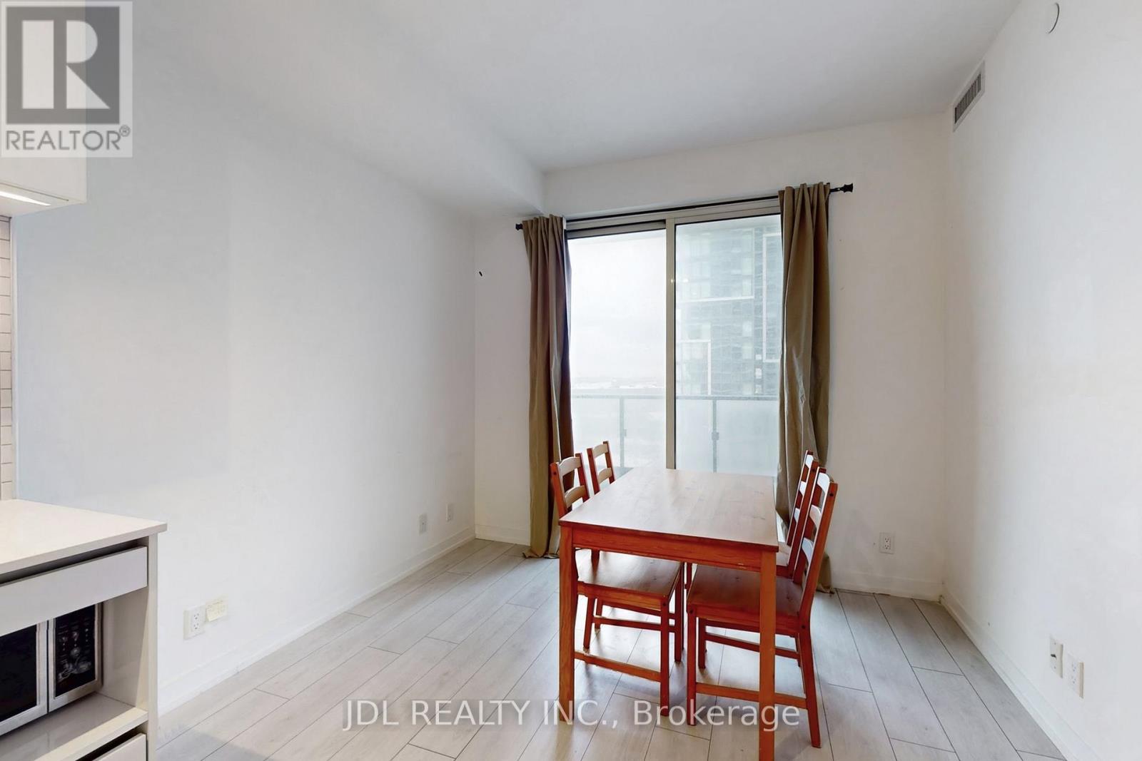 1105 - 905 Portage Parkway, Vaughan, ON - Indoor