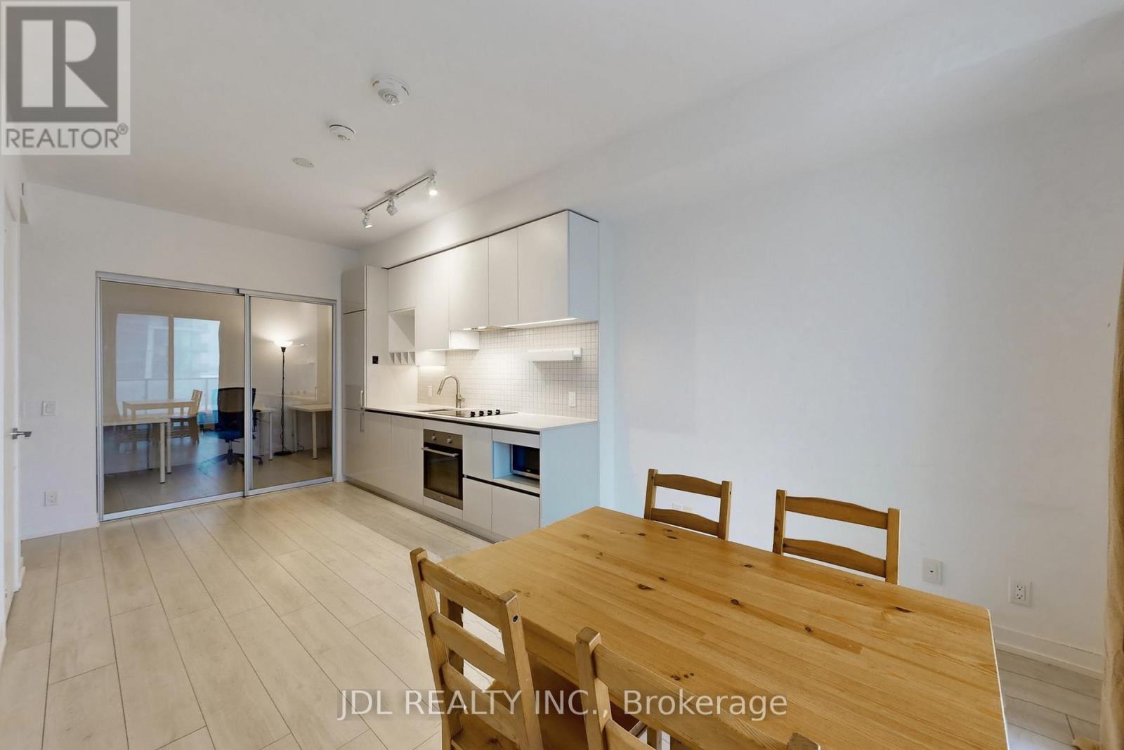 1105 - 905 Portage Parkway, Vaughan, ON - Indoor Photo Showing Dining Room