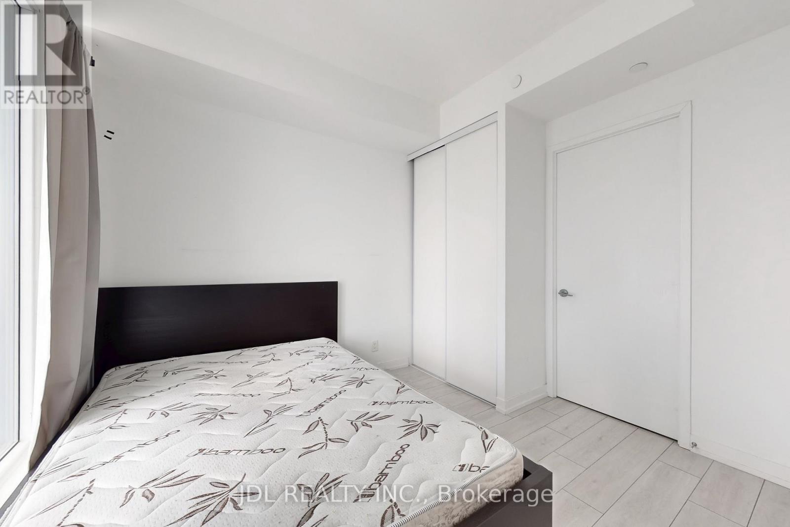 1105 - 905 Portage Parkway, Vaughan, ON - Indoor Photo Showing Bedroom