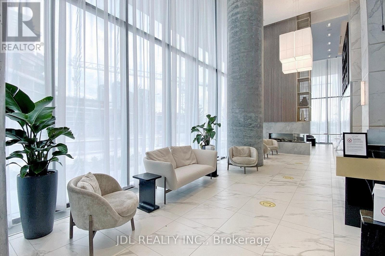 1105 - 905 Portage Parkway, Vaughan, ON - Indoor Photo Showing Other Room