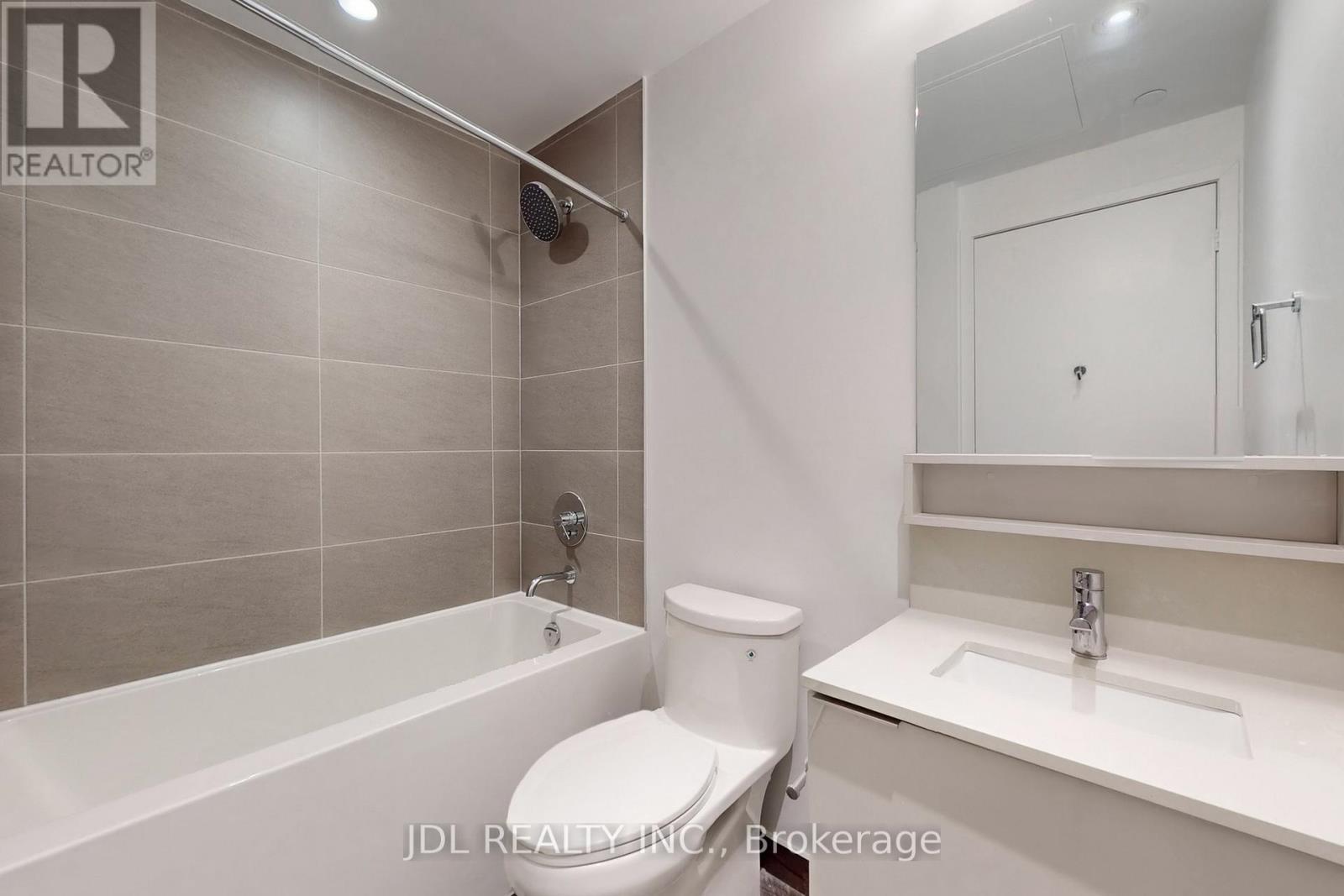 1105 - 905 Portage Parkway, Vaughan, ON - Indoor Photo Showing Bathroom