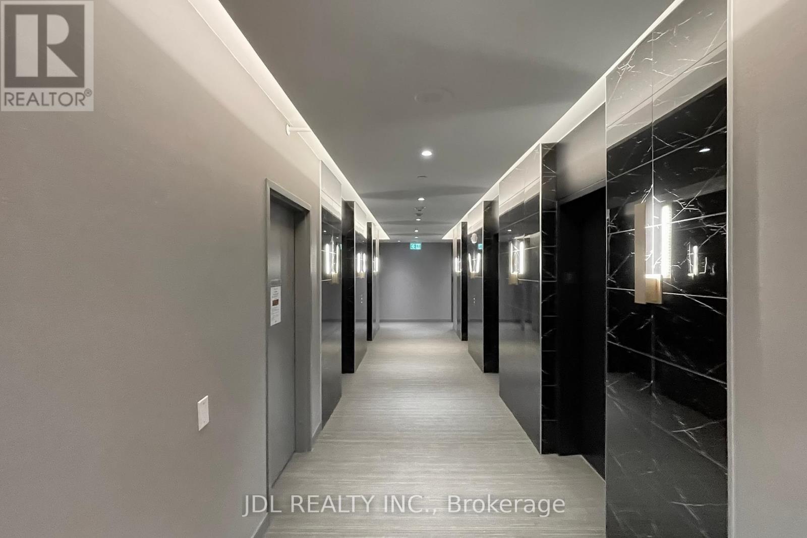 1105 - 905 Portage Parkway, Vaughan, ON - Indoor Photo Showing Other Room