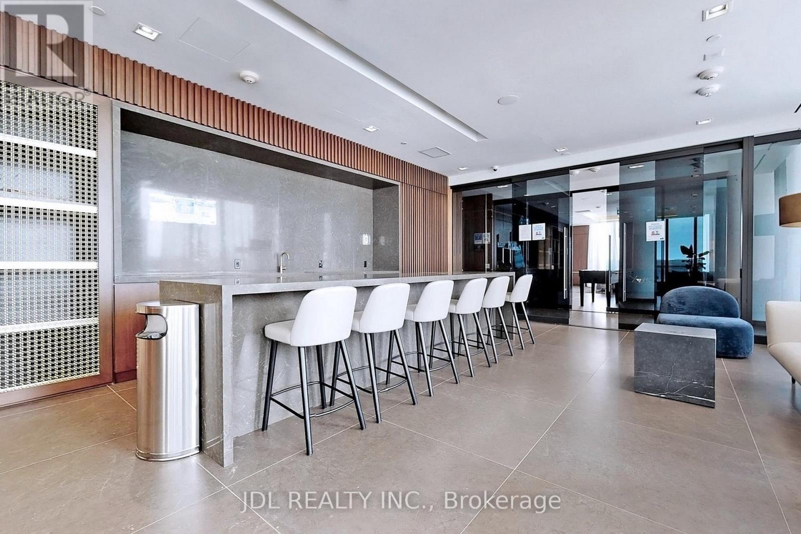 1105 - 905 Portage Parkway, Vaughan, ON - Indoor Photo Showing Other Room