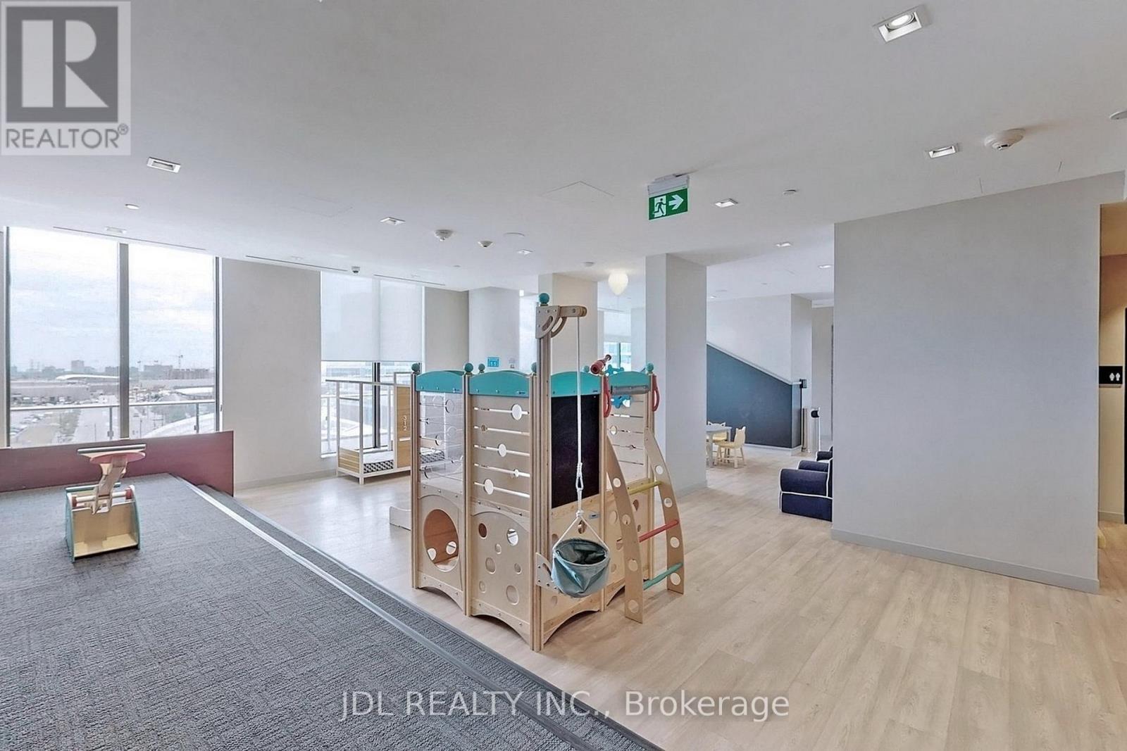 1105 - 905 Portage Parkway, Vaughan, ON - Indoor Photo Showing Other Room