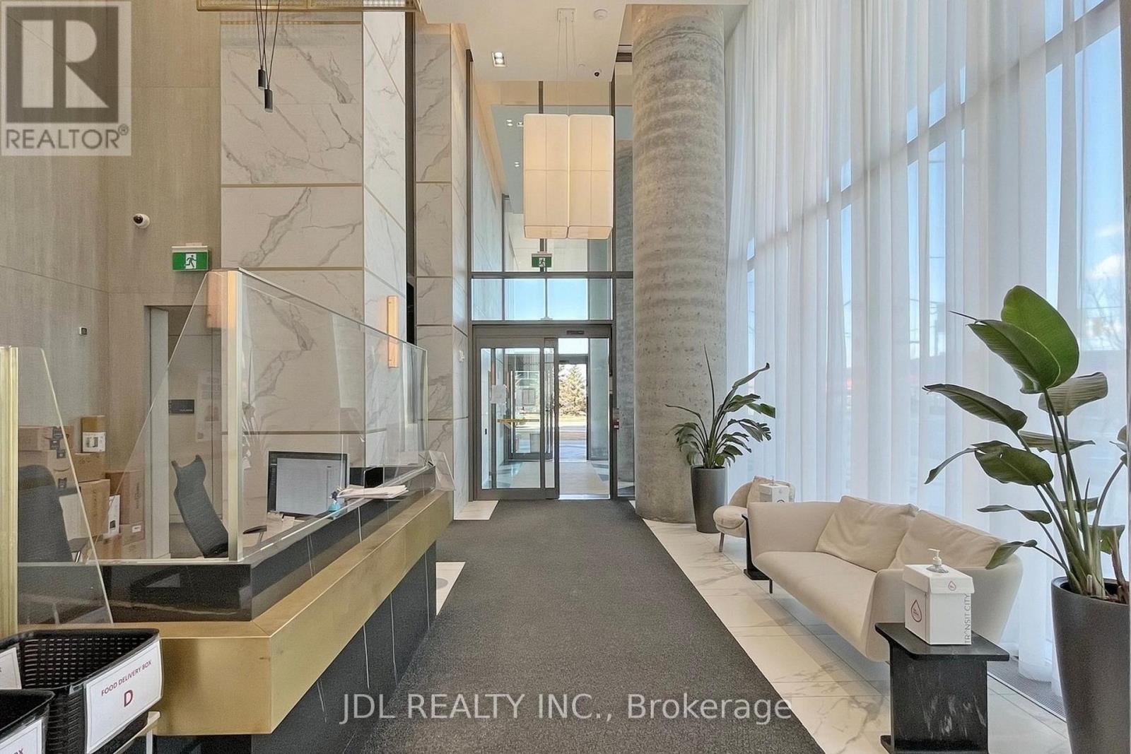 1105 - 905 Portage Parkway, Vaughan, ON - Indoor Photo Showing Other Room