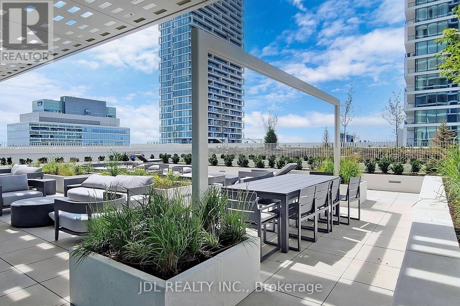 1105 - 905 Portage Parkway, Vaughan, ON - Outdoor