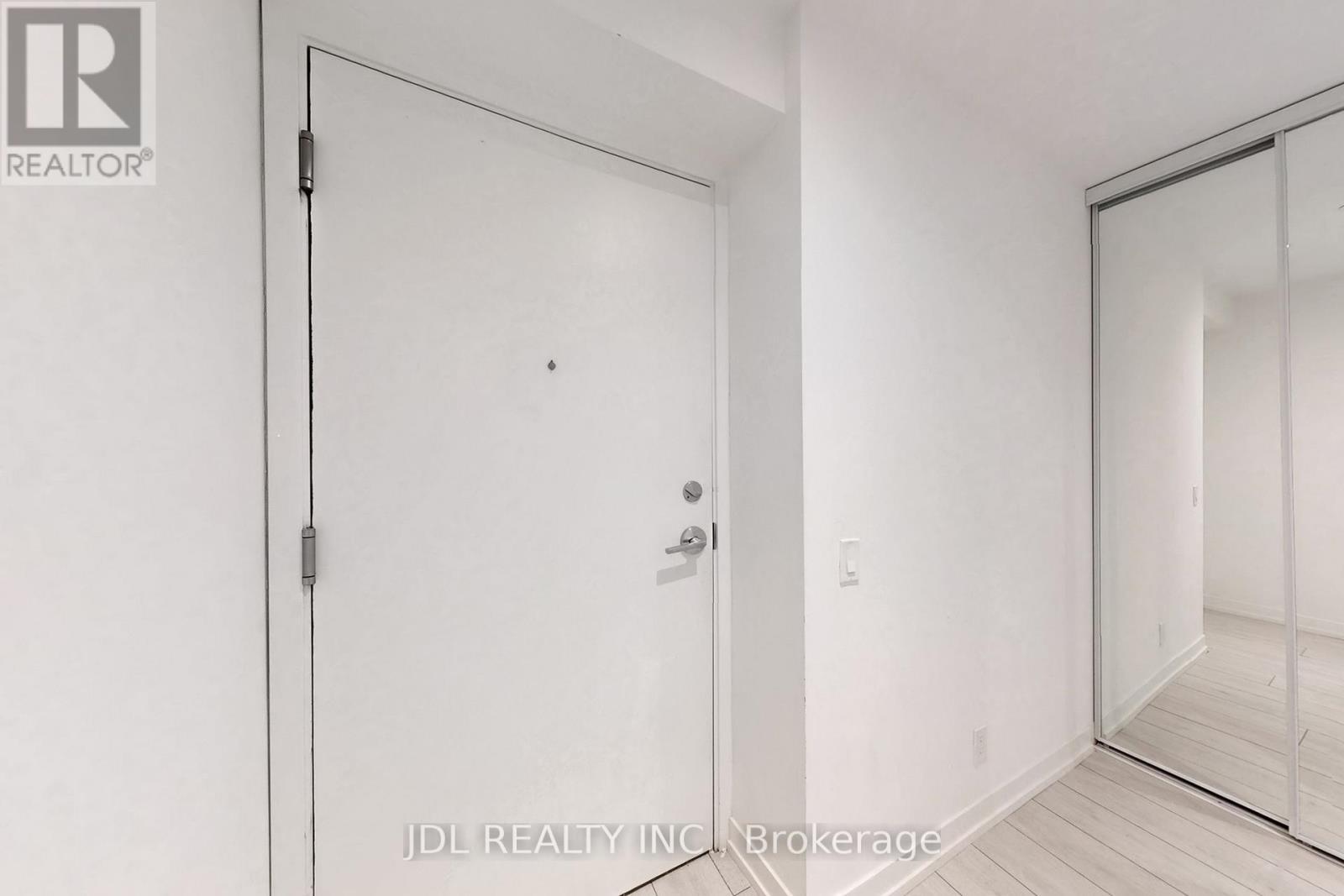 1105 - 905 Portage Parkway, Vaughan, ON - Photo Showing Other Room