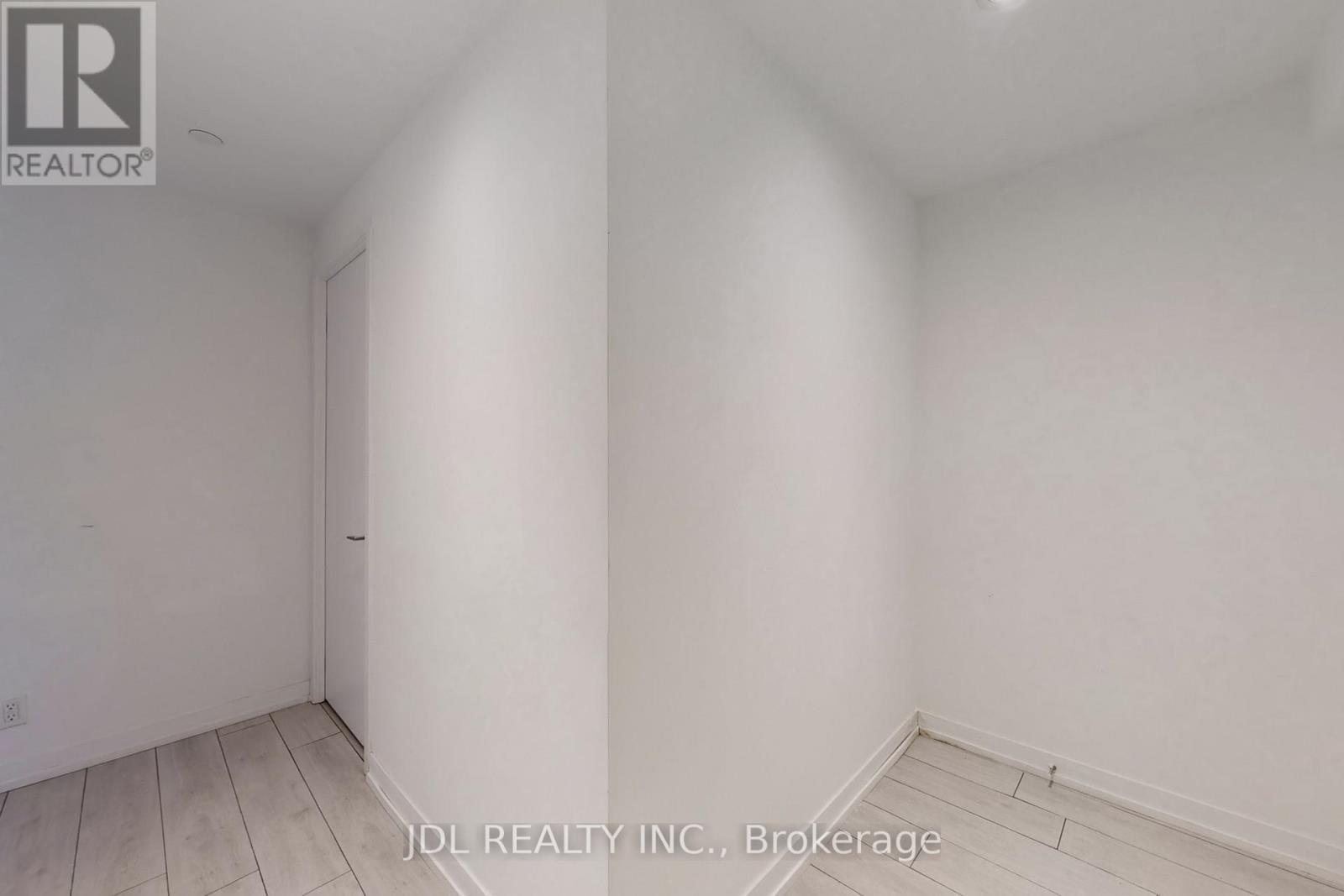 1105 - 905 Portage Parkway, Vaughan, ON - Photo Showing Other Room