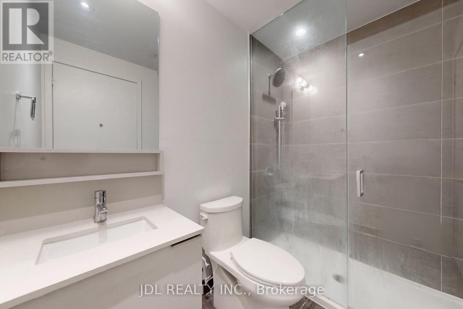 1105 - 905 Portage Parkway, Vaughan, ON - Indoor Photo Showing Bathroom