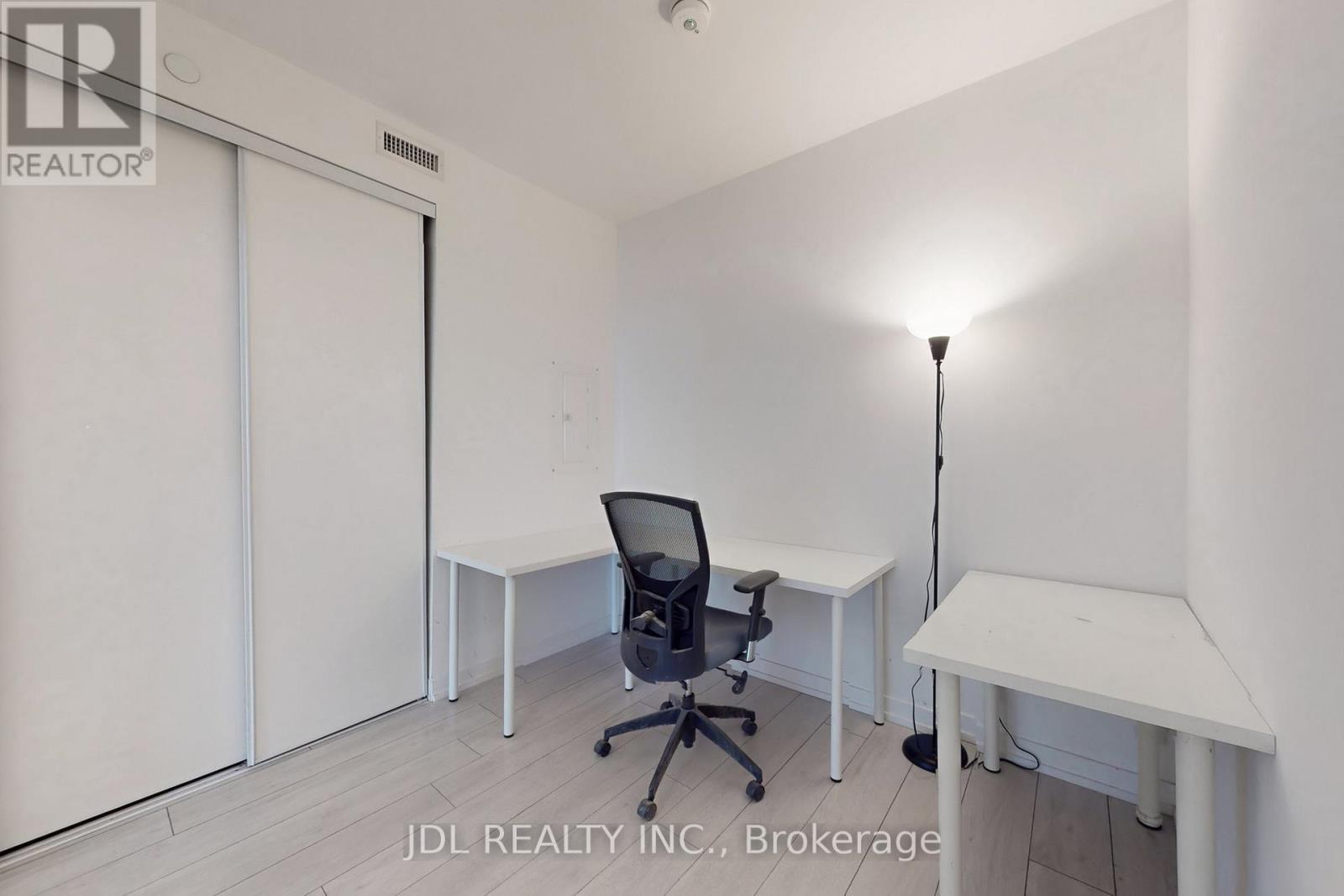 1105 - 905 Portage Parkway, Vaughan, ON - Indoor Photo Showing Other Room