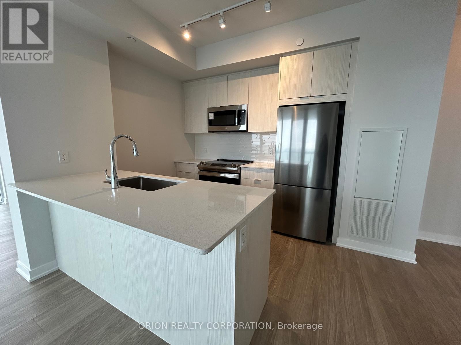 2408 - 430 Square One Drive, Mississauga, ON - Indoor Photo Showing Kitchen