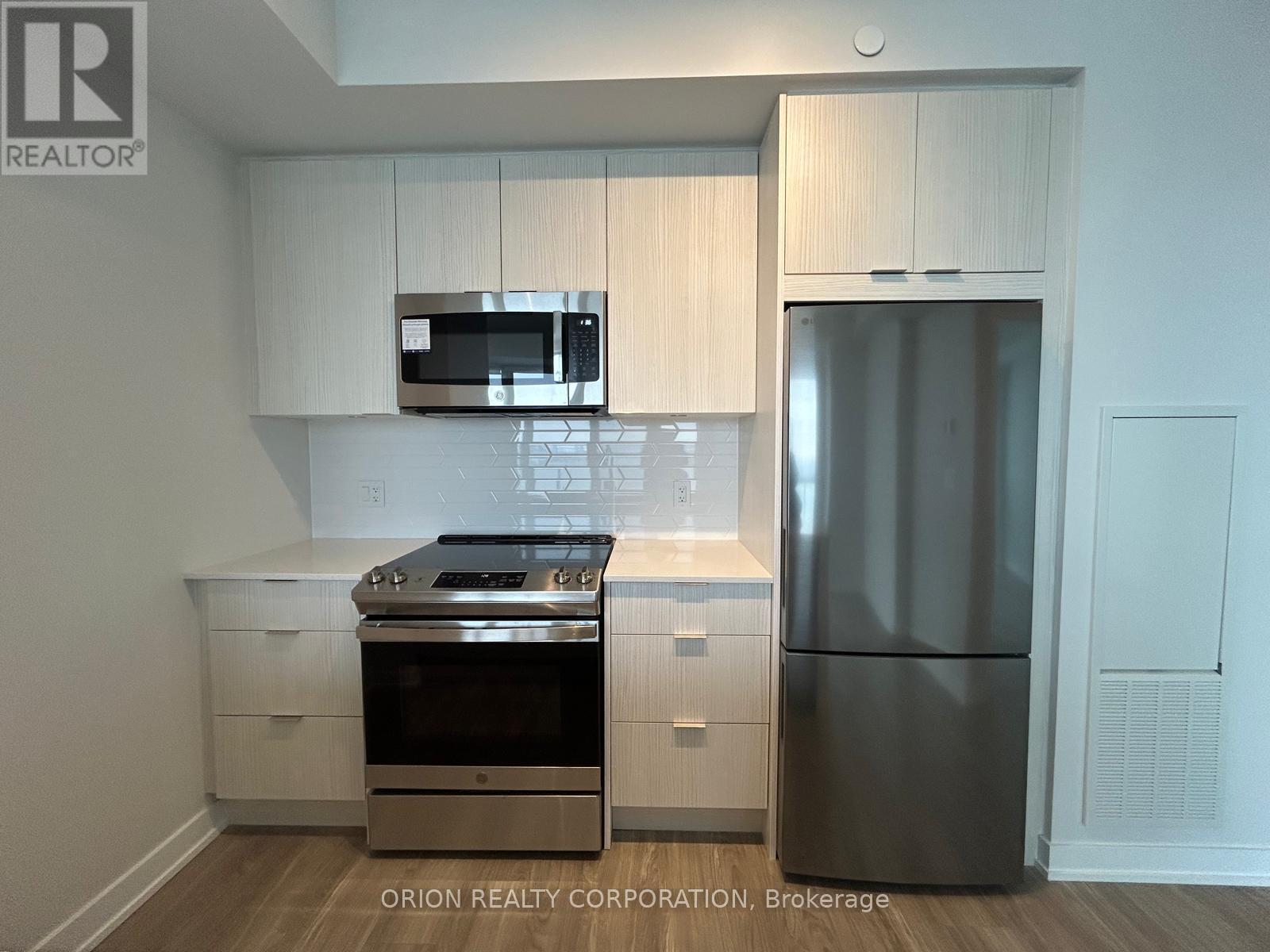 2408 - 430 Square One Drive, Mississauga, ON - Indoor Photo Showing Kitchen