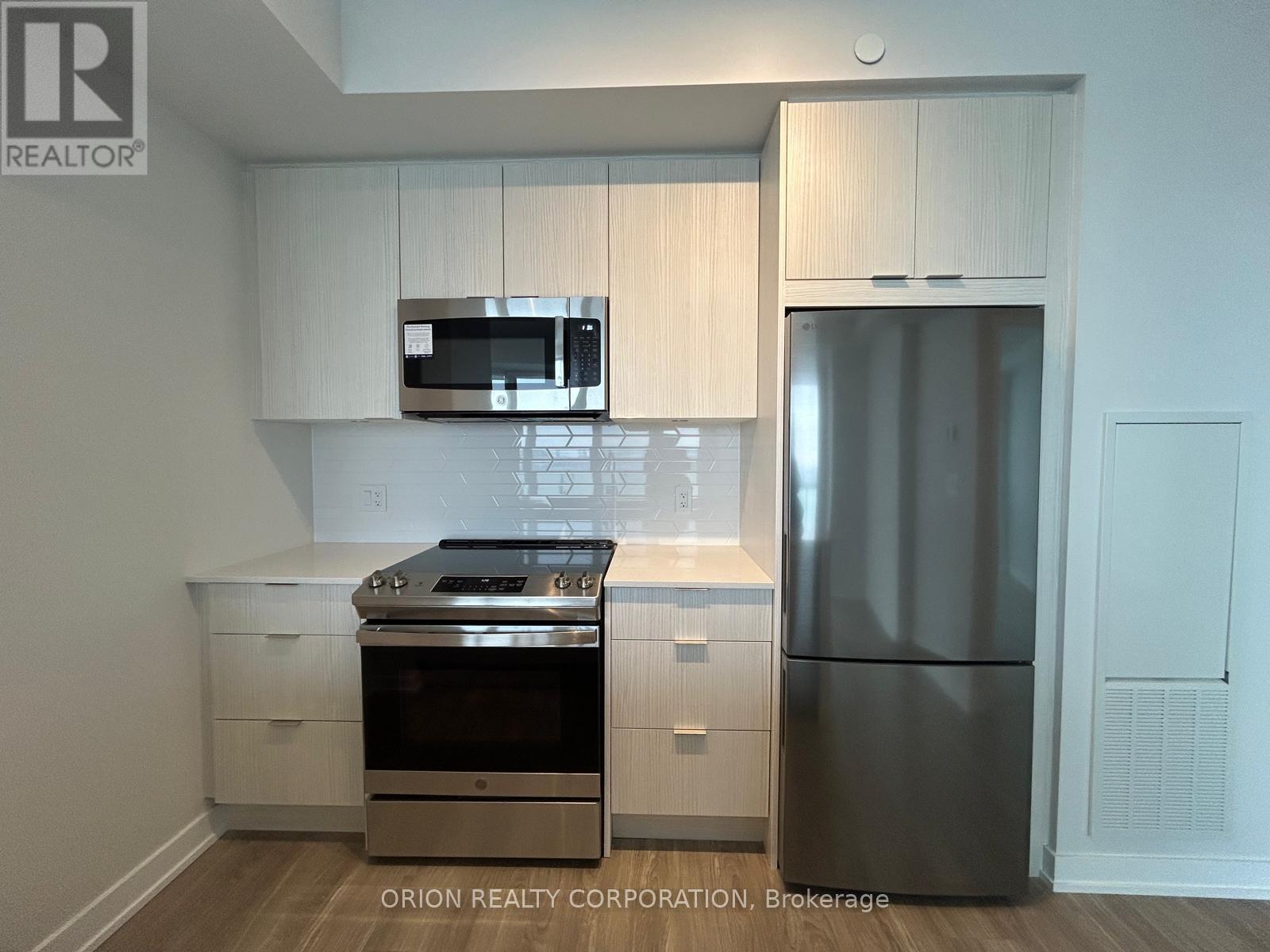 2408 - 430 Square One Drive, Mississauga, ON - Indoor Photo Showing Kitchen