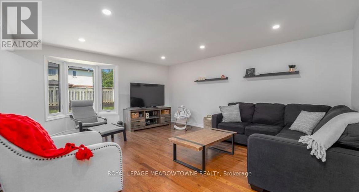 47 Ruffian Road, Brantford, ON - Indoor Photo Showing Living Room