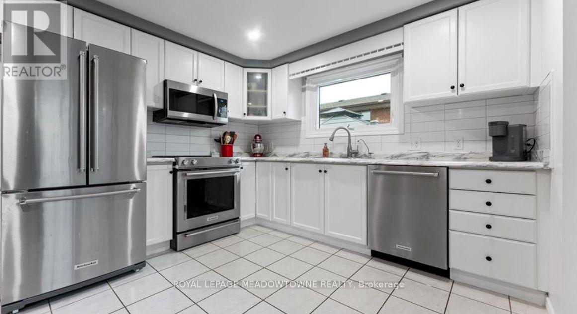 47 Ruffian Road, Brantford, ON - Indoor Photo Showing Kitchen With Stainless Steel Kitchen