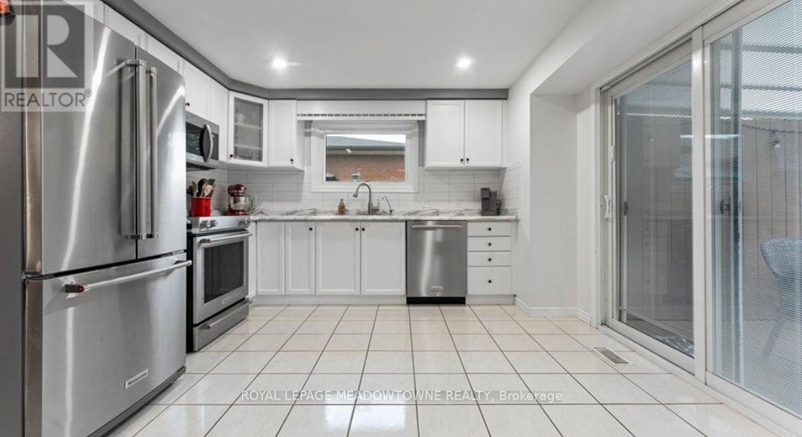 47 Ruffian Road, Brantford, ON - Indoor Photo Showing Kitchen With Stainless Steel Kitchen