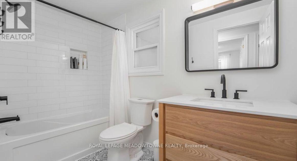 47 Ruffian Road, Brantford, ON - Indoor Photo Showing Bathroom