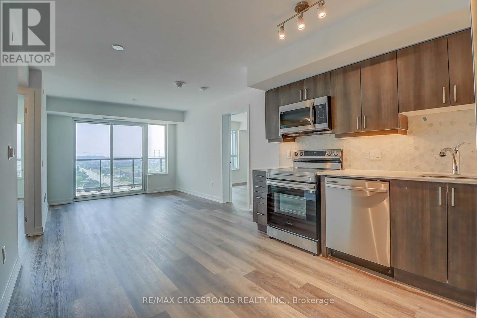 1111 - 1480 Bayly Street, Pickering, ON - Indoor Photo Showing Kitchen With Stainless Steel Kitchen