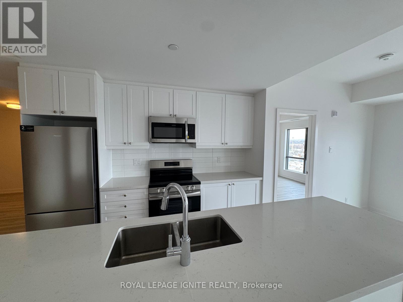 1205 - 55 Clarington Boulevard, Clarington, ON - Indoor Photo Showing Kitchen With Double Sink