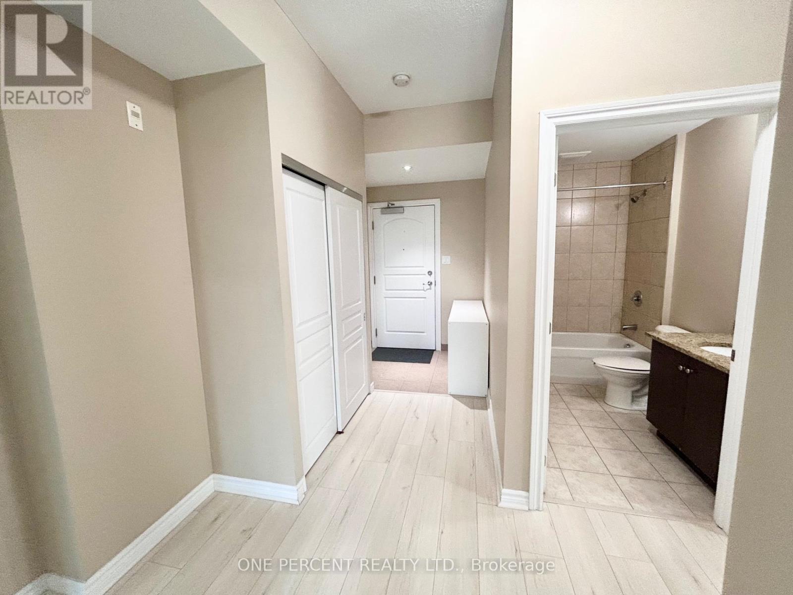 201 - 100 Roger Guindon Avenue, Ottawa, ON - Indoor Photo Showing Bathroom