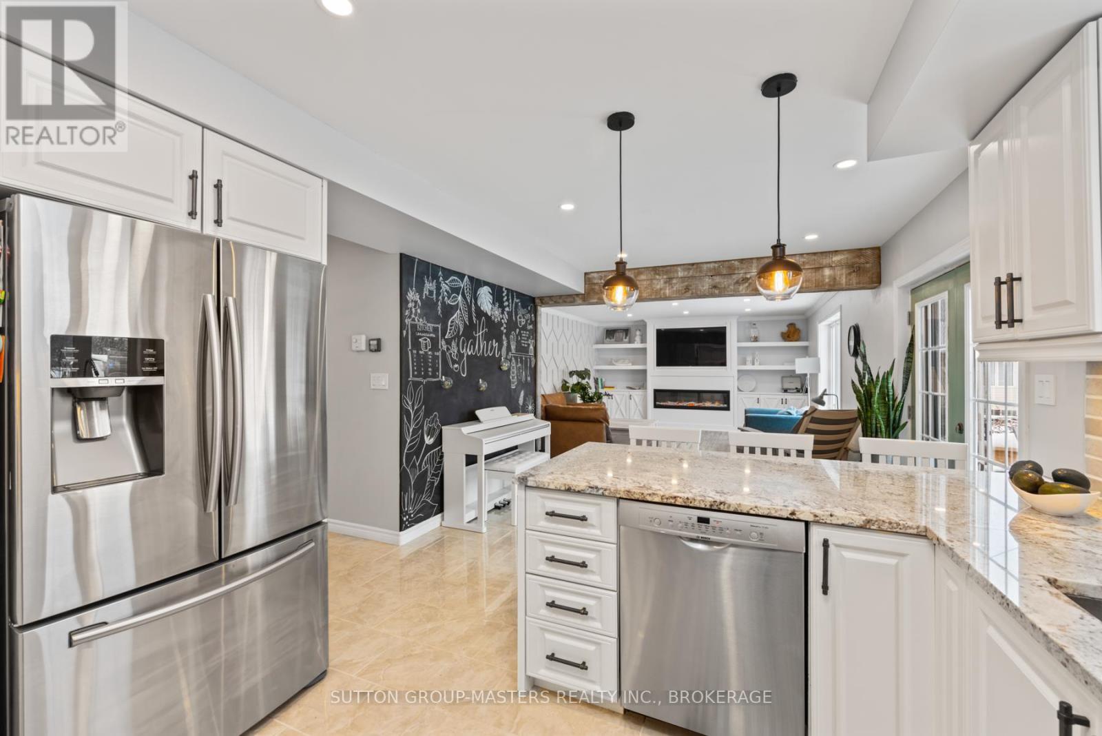 628 Melrose Street, Kingston (East Gardiners Rd), ON - Indoor Photo Showing Kitchen With Upgraded Kitchen