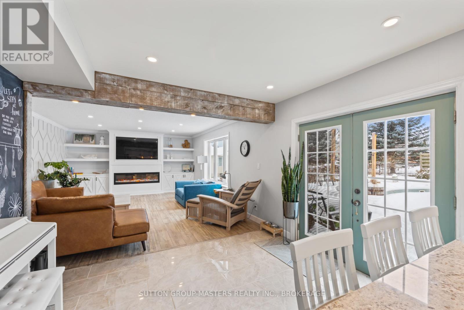 628 Melrose Street, Kingston (East Gardiners Rd), ON - Indoor With Fireplace