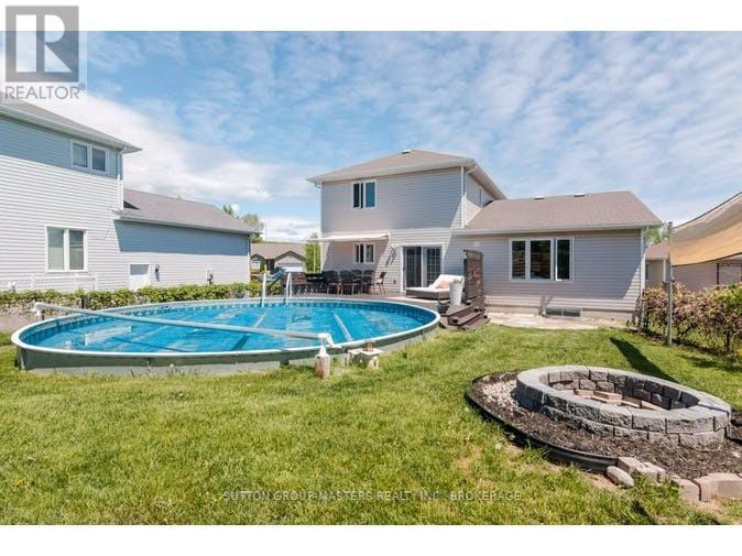 628 Melrose Street, Kingston (East Gardiners Rd), ON - Outdoor With Backyard With Exterior